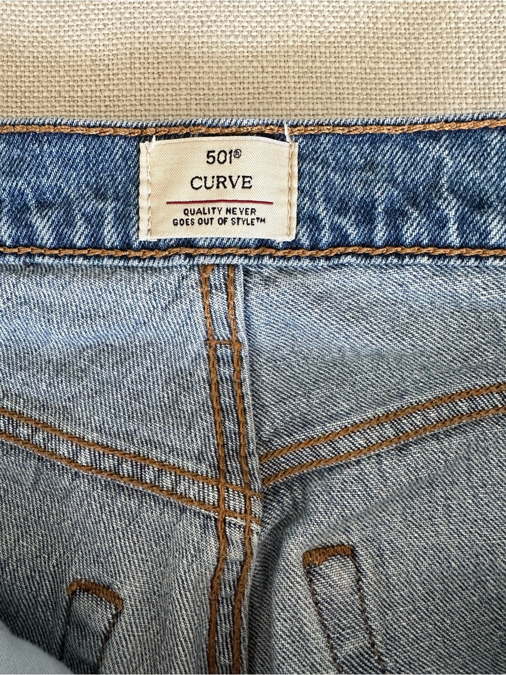 LEVI’S 501 Curve Jeans Size 27 Medium Wash - Picture 5 of 10